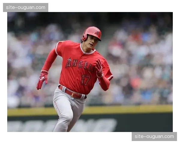 大谷翔平在投手丘上送出13次三振,打击区则敲出一支二垒安打 大谷翔平在投手丘上送出13次三振,打击区则敲出一支二垒安打